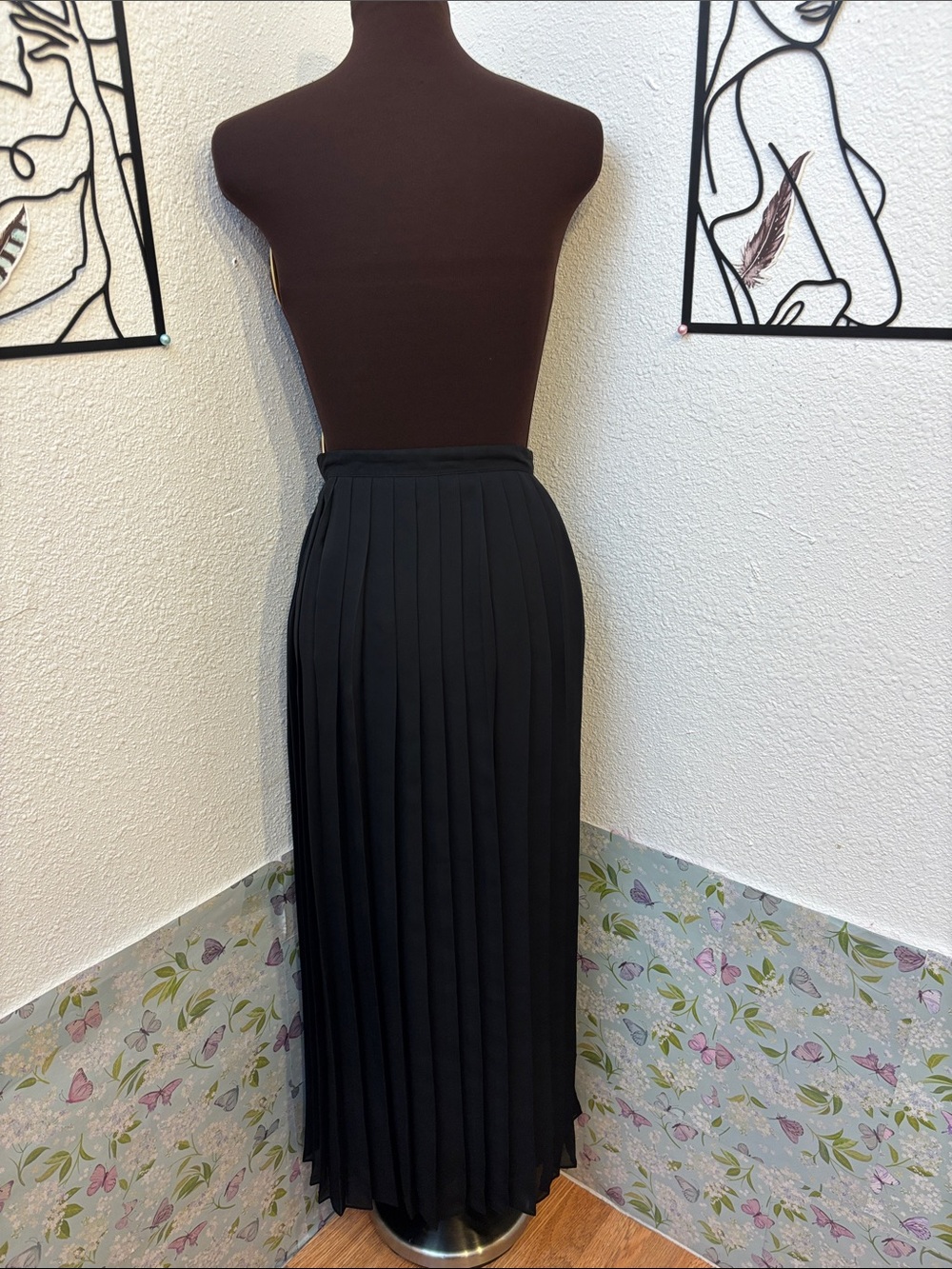 Coldwater Creek elegant black pleated midi skirt. Size M - Picture 8 of 17
